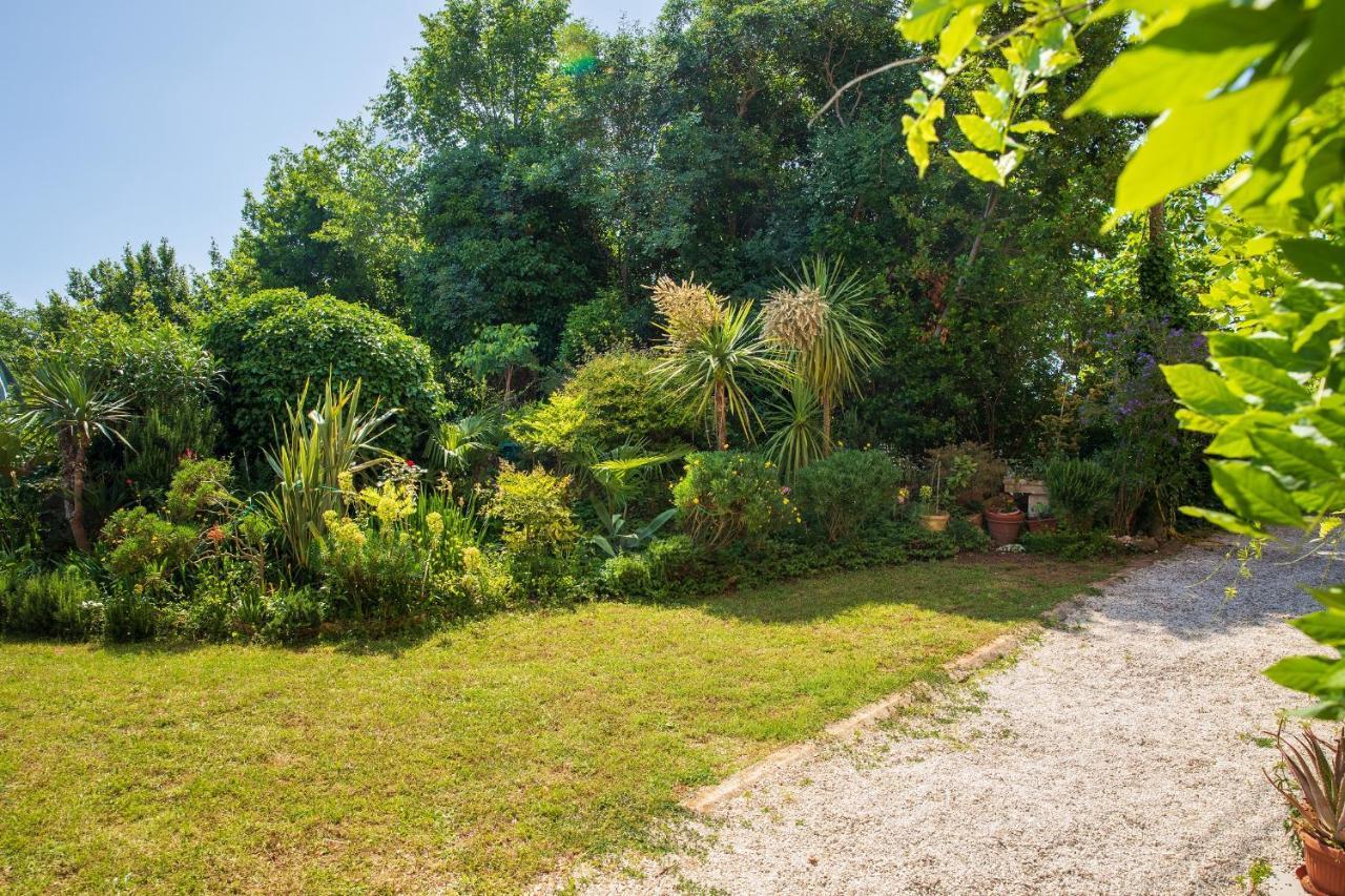 Villa Mareonda - Apartments Sussurro ロヴィニ エクステリア 写真