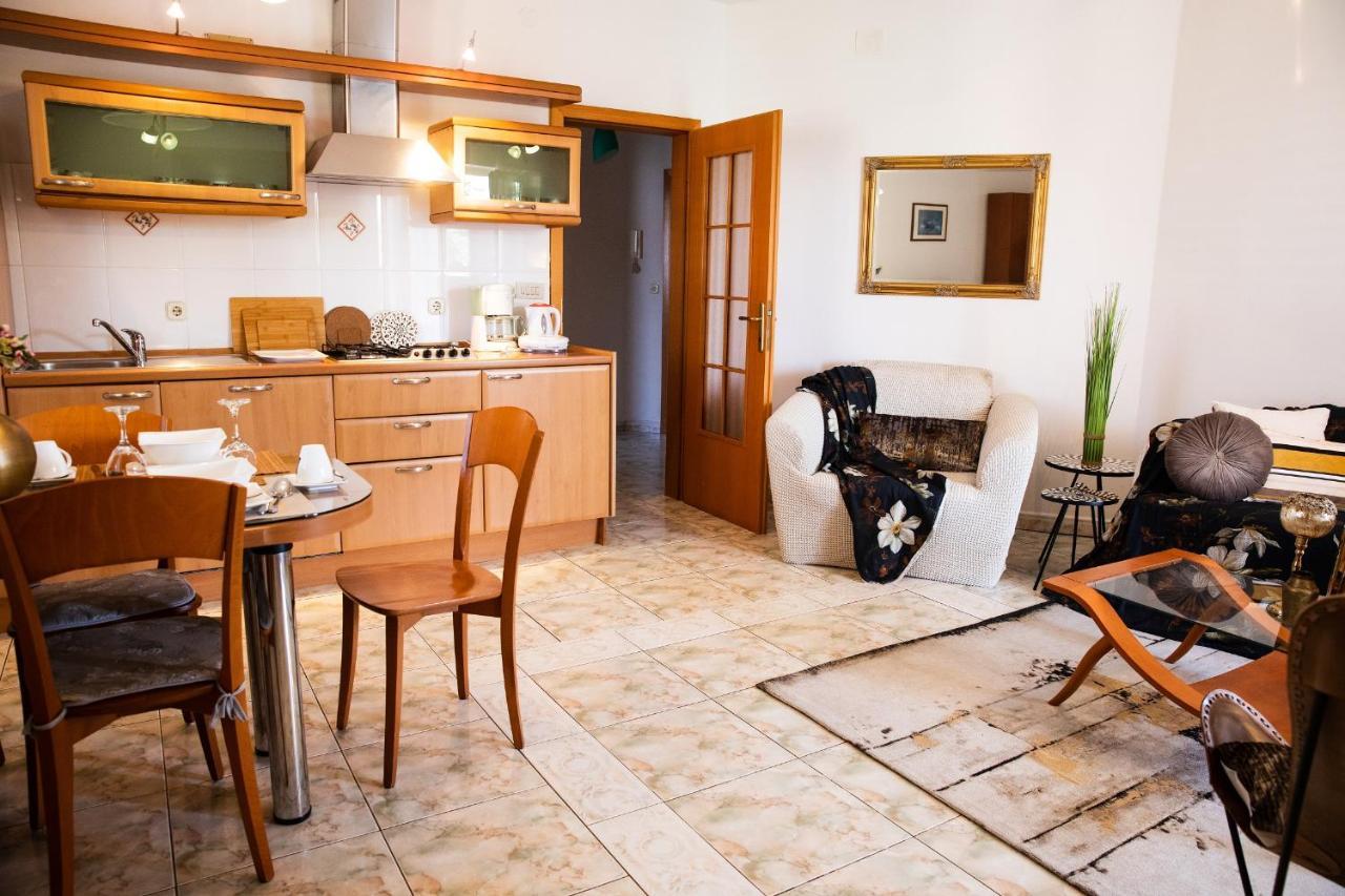 Villa Mareonda - Apartments Sussurro ロヴィニ エクステリア 写真