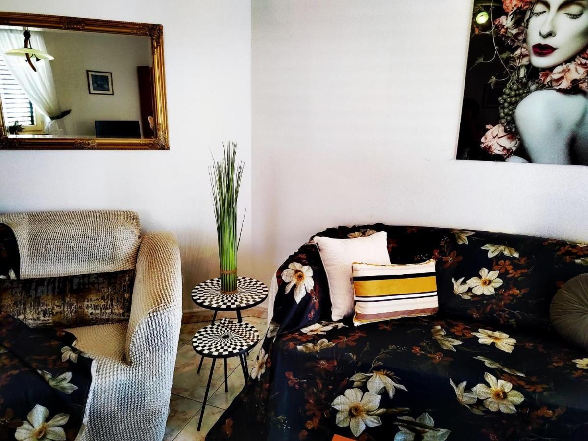 Villa Mareonda - Apartments Sussurro ロヴィニ エクステリア 写真