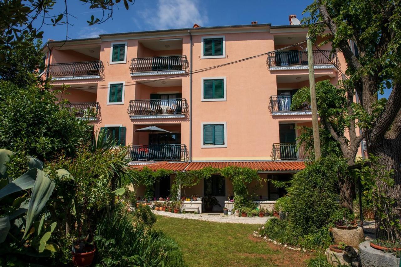Villa Mareonda - Apartments Sussurro ロヴィニ エクステリア 写真