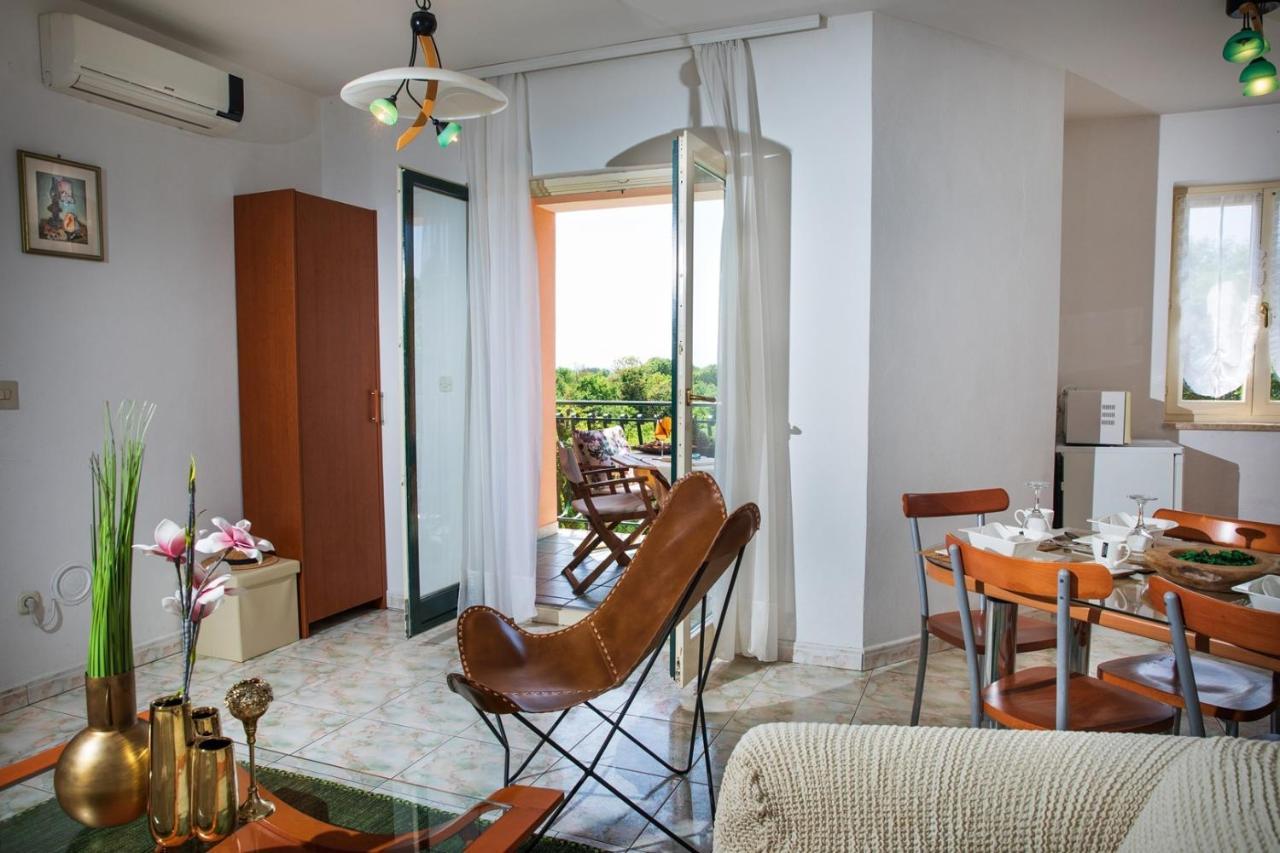 Villa Mareonda - Apartments Sussurro ロヴィニ エクステリア 写真