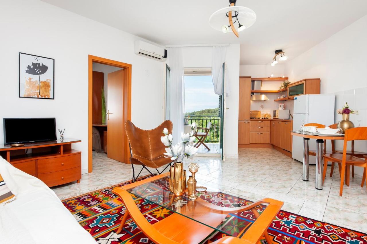 Villa Mareonda - Apartments Sussurro ロヴィニ エクステリア 写真